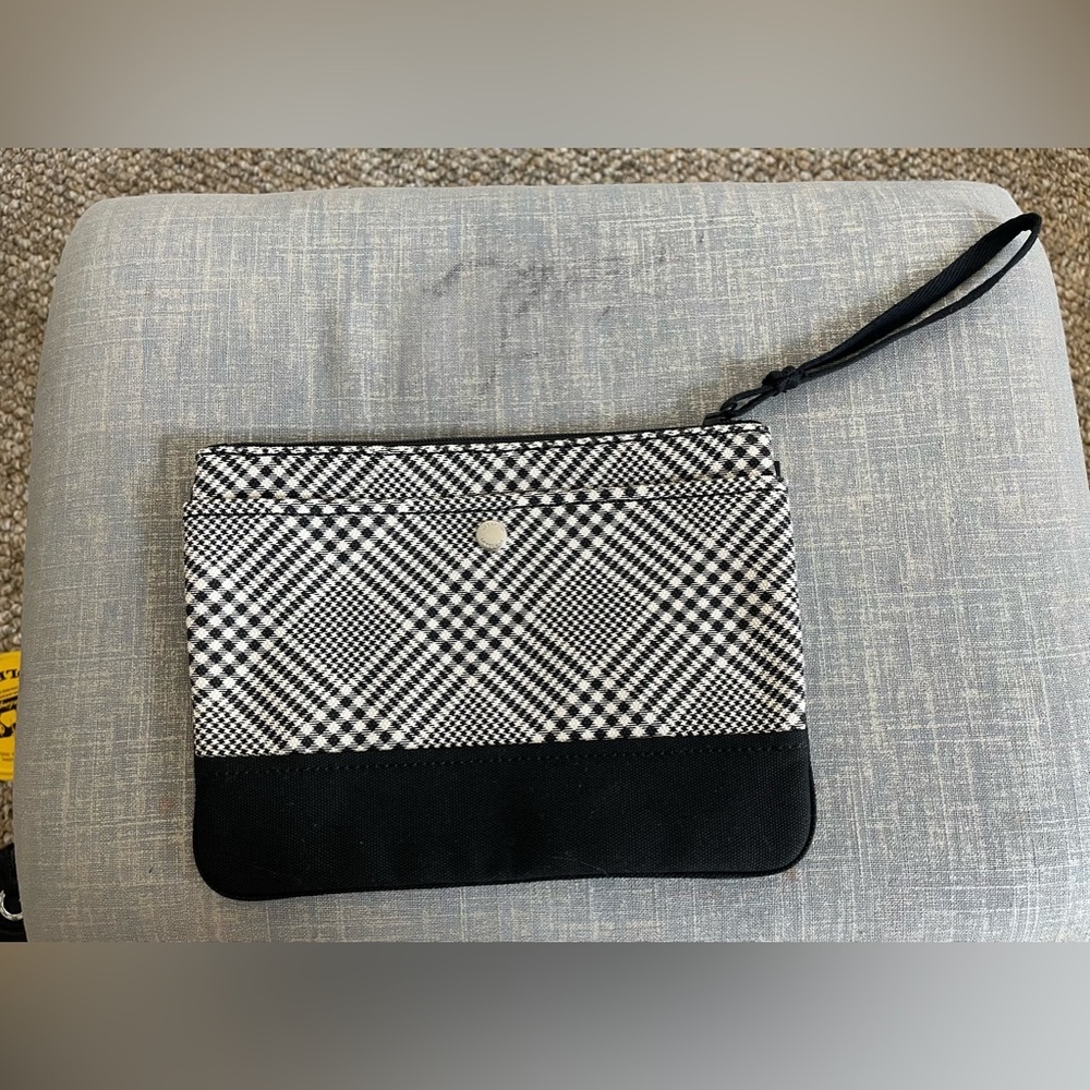Lands’ End Black and White Houndstooth Wristlet Clutch Zipper Button accent EUC